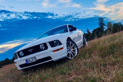 Ford Mustang 85.000 km 28.500 € Soest 59494