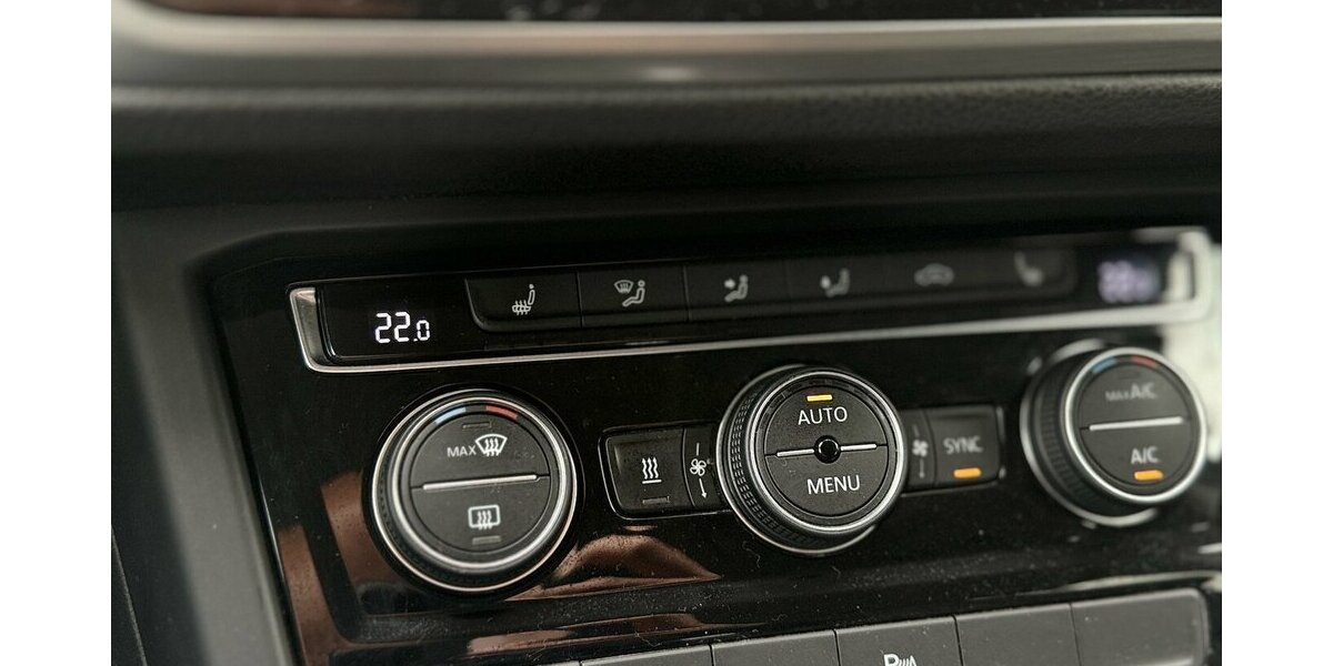 VW Touran 7 Sitze / Automatik / AHK / 1. Hd / Navi 110.000 km 23.490 &euro; Mönchengladbach 41066