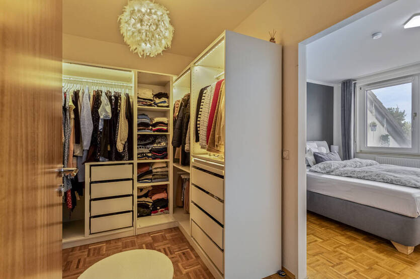 *** Lichtdurchflutete Dachgeschoßwohnung mit zwei sonnigen Dachterrassen in Top-Lage ***