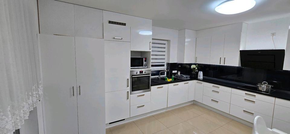 Etagenwohnung Gießen Wieseck - 4 Zimmer, 150 m&sup2;, 1.500&euro; | Angebot:26087557