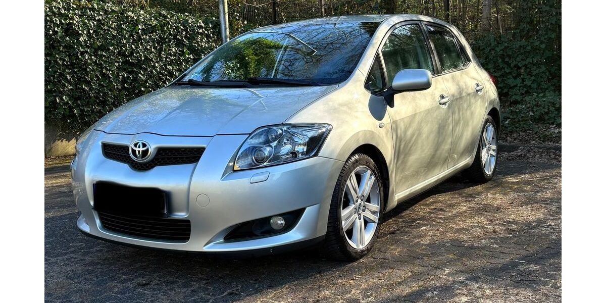 Toyota Auris 196.000 km 4.999 &euro; Kirchen 57548