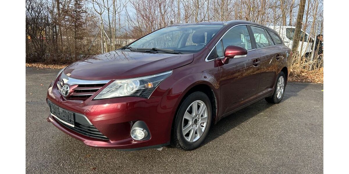 Toyota Avensis 128.000 km 7.990 &euro; München 81825
