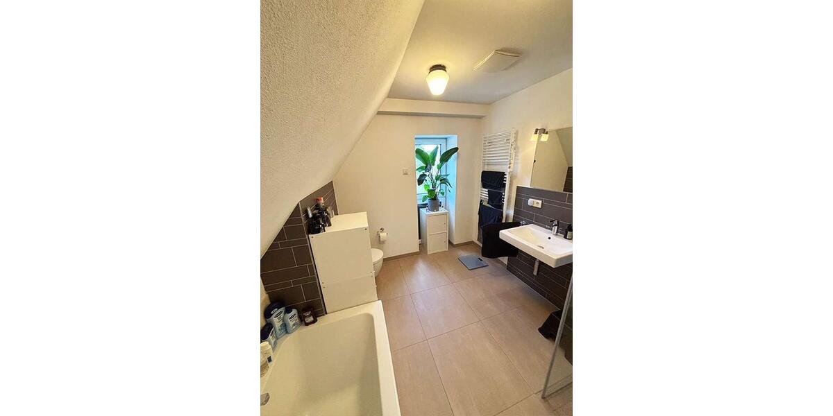 Dachgeschoßwohnung Bielefeld Schildesche - 3 Zimmer, 106 m&sup2;, 1.220&euro; | Angebot:26354376