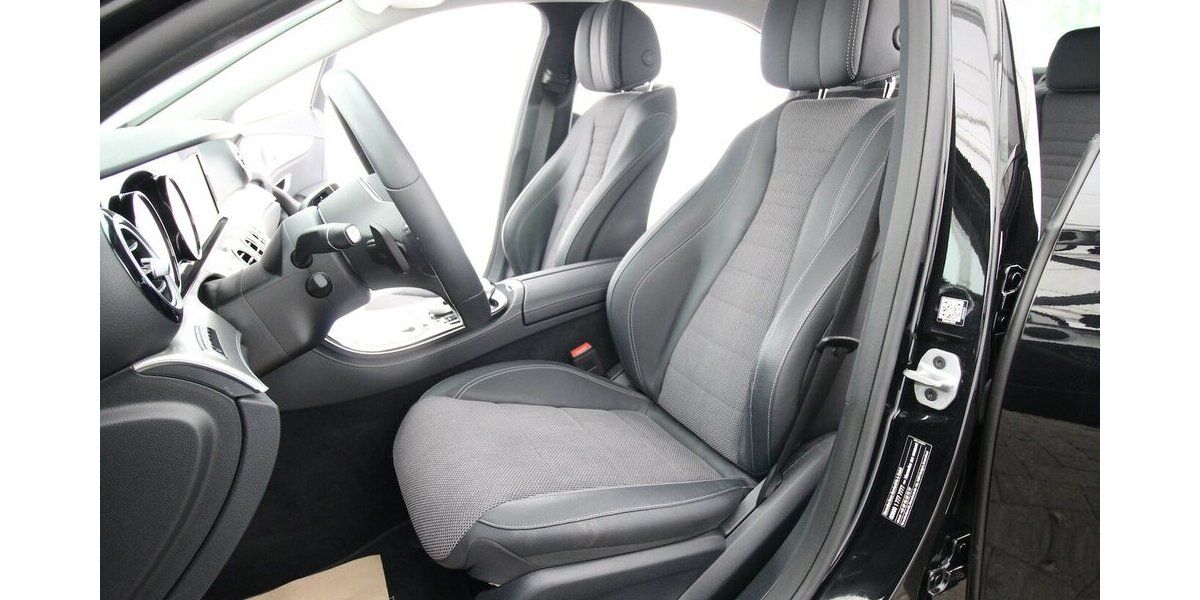 Mercedes-Benz E 220 d Avantgarde NAVI+LED+KAMERA+STANDHEIZUNG 36.459 km 36.900 &euro; Hagenow 19230