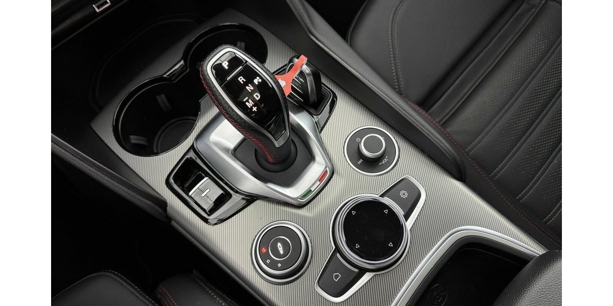 Alfa Romeo Giulia 2.0 Competizione Q4 Turbo Panoramadach 28.999 km 37.770 &euro; Lich 35423