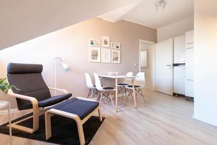 Möblierte 1-Zimmer-Wohnung mit moderner Küche und elegantem Bad zimmer