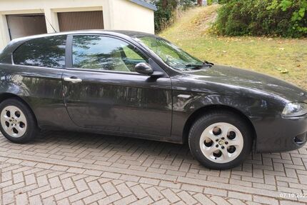 Alfa Romeo 147 96.000 km 3.200 &euro; Zeulenroda 07937