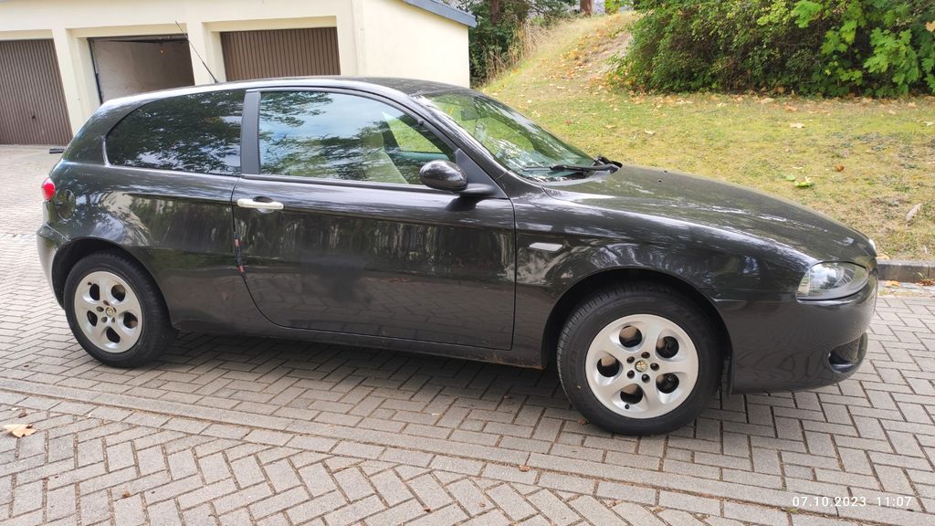 Alfa Romeo 147 96.000 km 3.200 &euro; Zeulenroda 07937