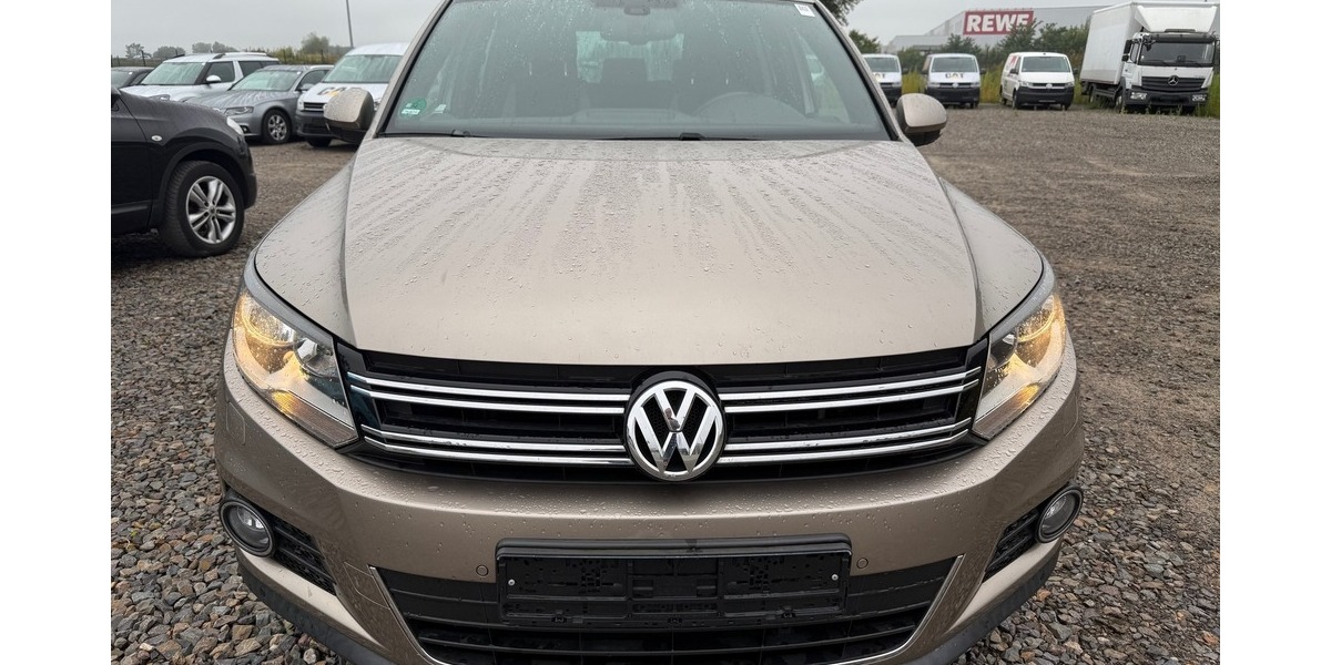 VW Tiguan Sport & Style Panorama BM -T Navi 1.Hand 95.150 km 11.900 &euro; Berlin 10247