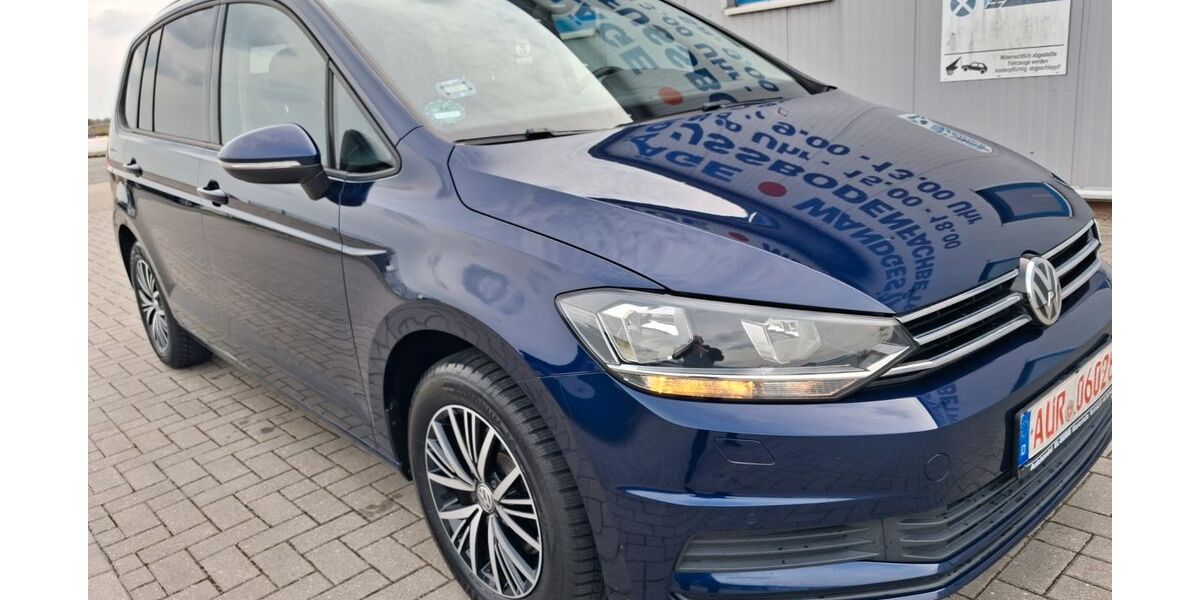 VW Touran 106.000 km 17.850 &euro; Upgant- Schott 26529