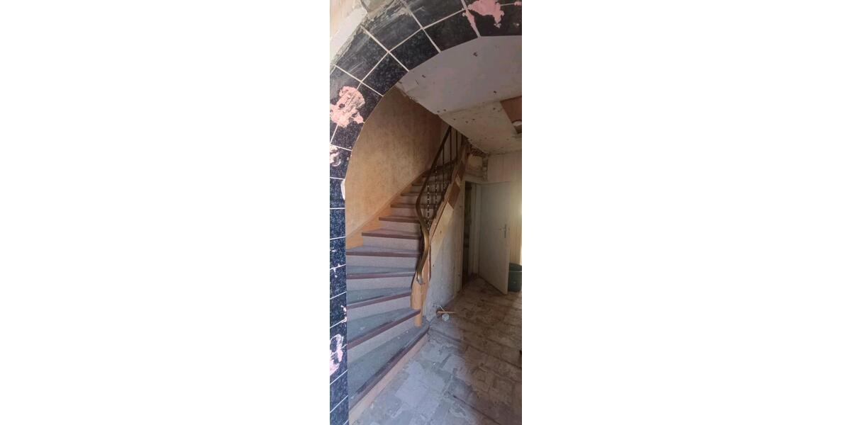 Einfamilienhaus Röslau - 8 Zimmer, 400 m&sup2;, 139.000&euro; | Angebot:26421545