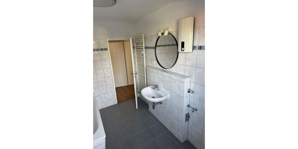 Etagenwohnung Essen Huttrop - 3 Zimmer, 96 m&sup2;, 990&euro; | Angebot:24860521