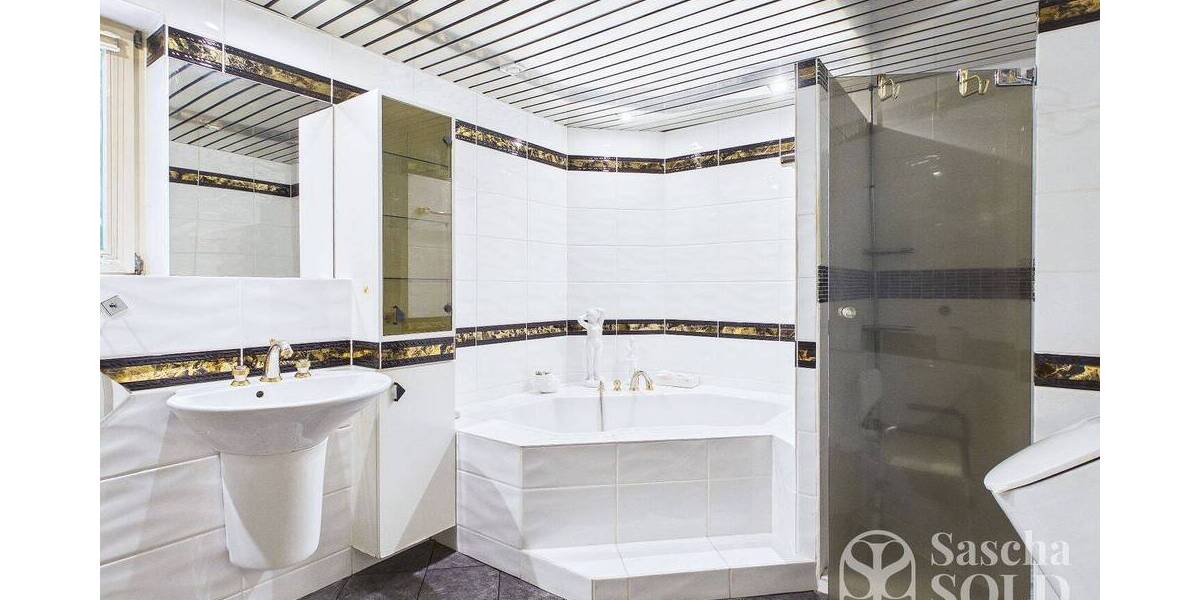 Großzügiges Anwesen in ruhiger Waldrandlage - Pool, Sauna, Wintergarten, Balkon u. Doppelgarage - Einfamilienhaus Spiesen-Elversberg Elversberg | Angebot:26178654