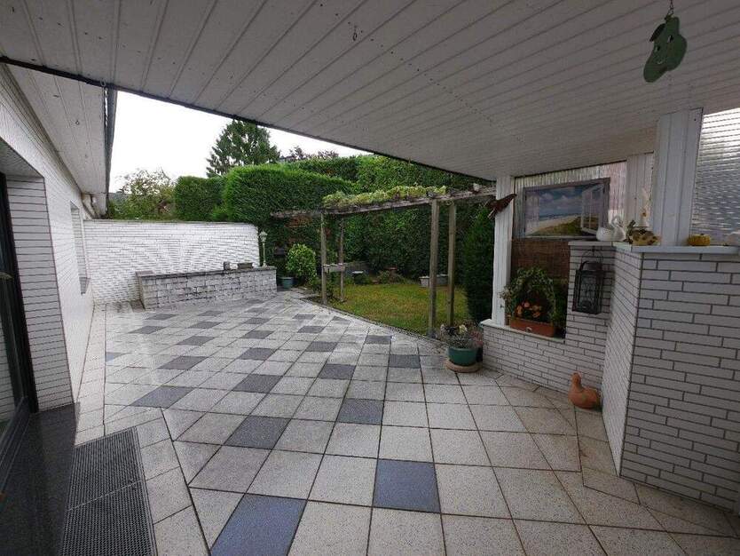 Gelegenheit in Düsseldorf-Angermund - DG-Ausbau vorbereitet! Reihenendhaus mit Garage 4 zimmer