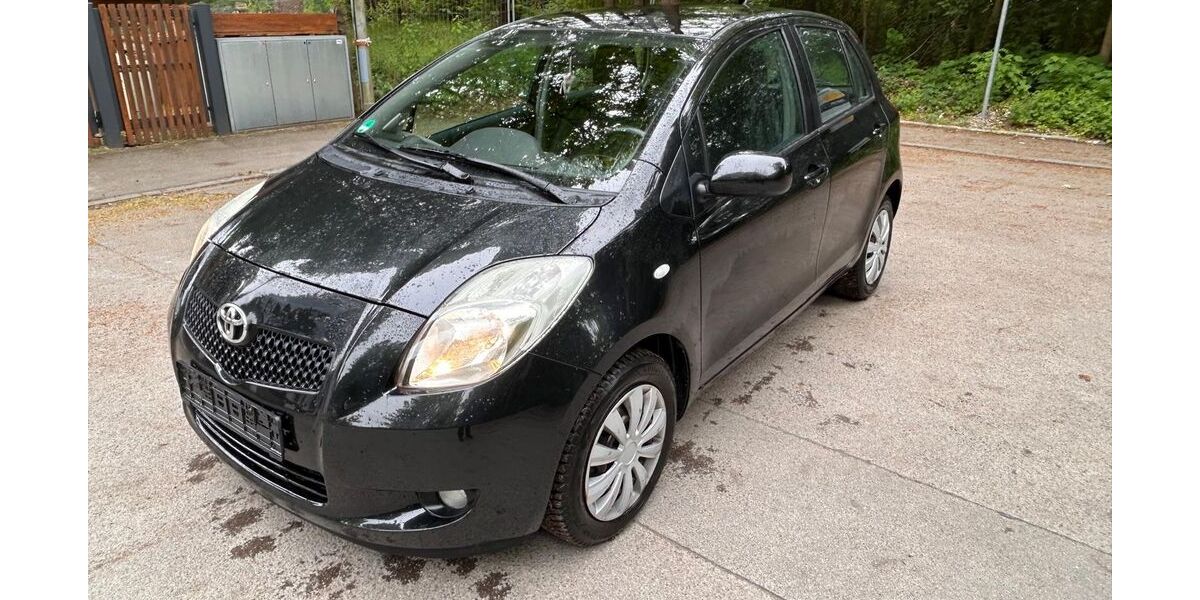 Toyota Yaris 155.000 km 3.300 &euro; München 81929