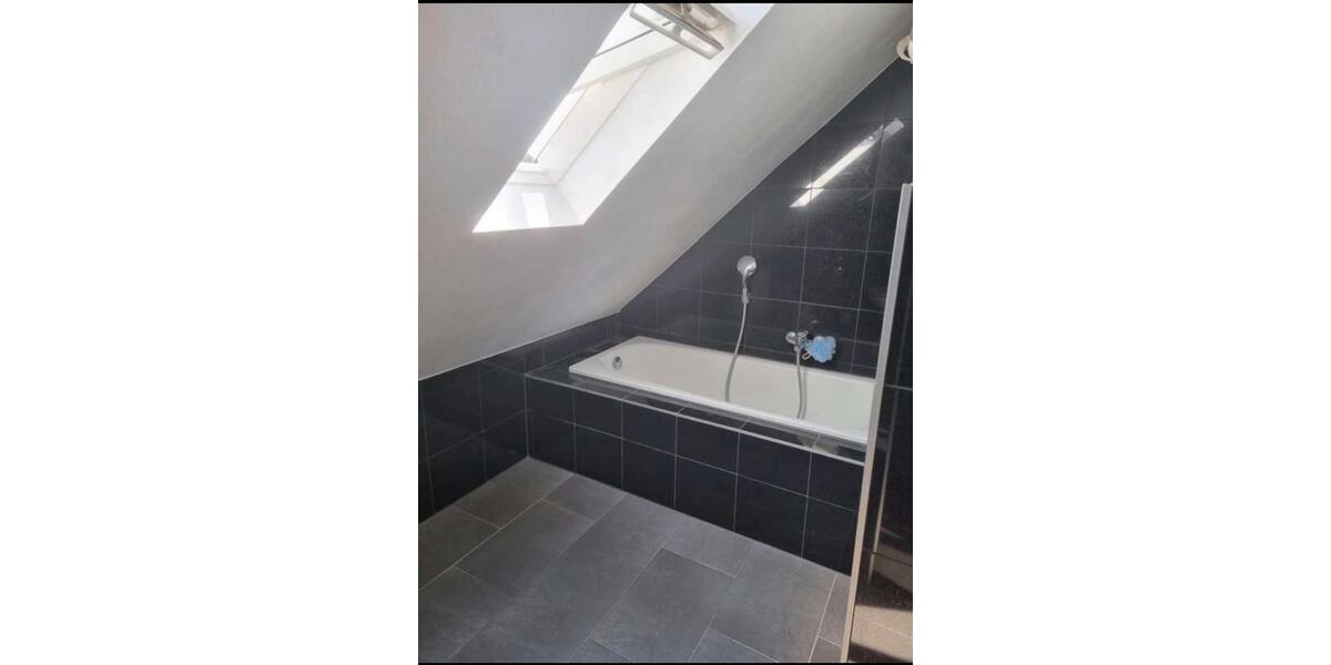 Dachgeschoßwohnung Bürstadt - 3 Zimmer, 90 m&sup2;, 850&euro; | Angebot:25172624