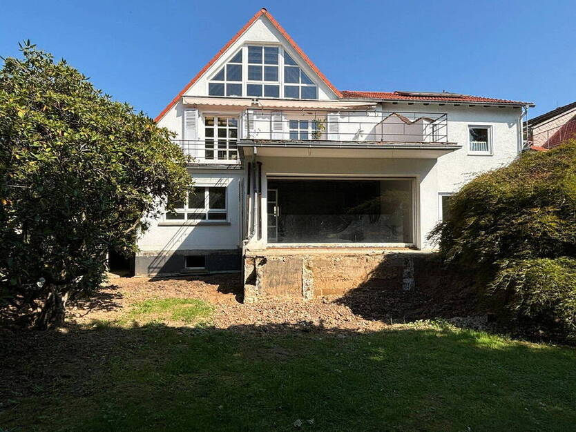 Bad Homburg Ober-Eschbach: entkerntes Doppelhaus mit großem Garten [von privat]
