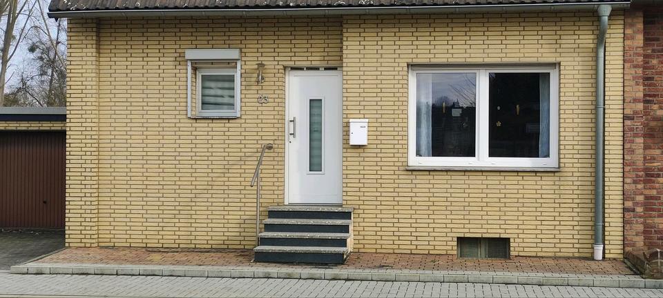 Reihenhaus Jülich - 3 Zimmer, 80 m&sup2;, 180.000&euro; | Angebot:24801695