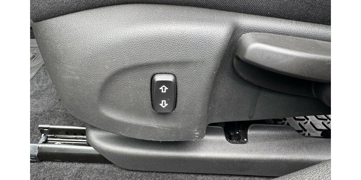 Opel Astra Klima Navi Temp CarPl AHK ServNeu GARANTIE 100.000 km 10.500 &euro; Erftstadt 50374