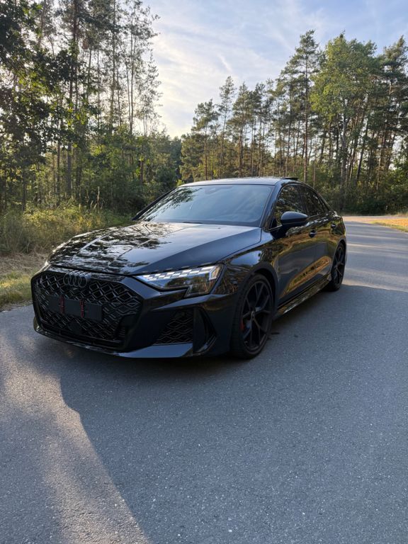 Audi RS3 17.300 km 61.999 € Höchstadt 91315