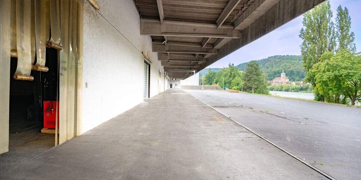 Lagerhalle mit LKW-Werkstatt und Bürogebäude zimmer