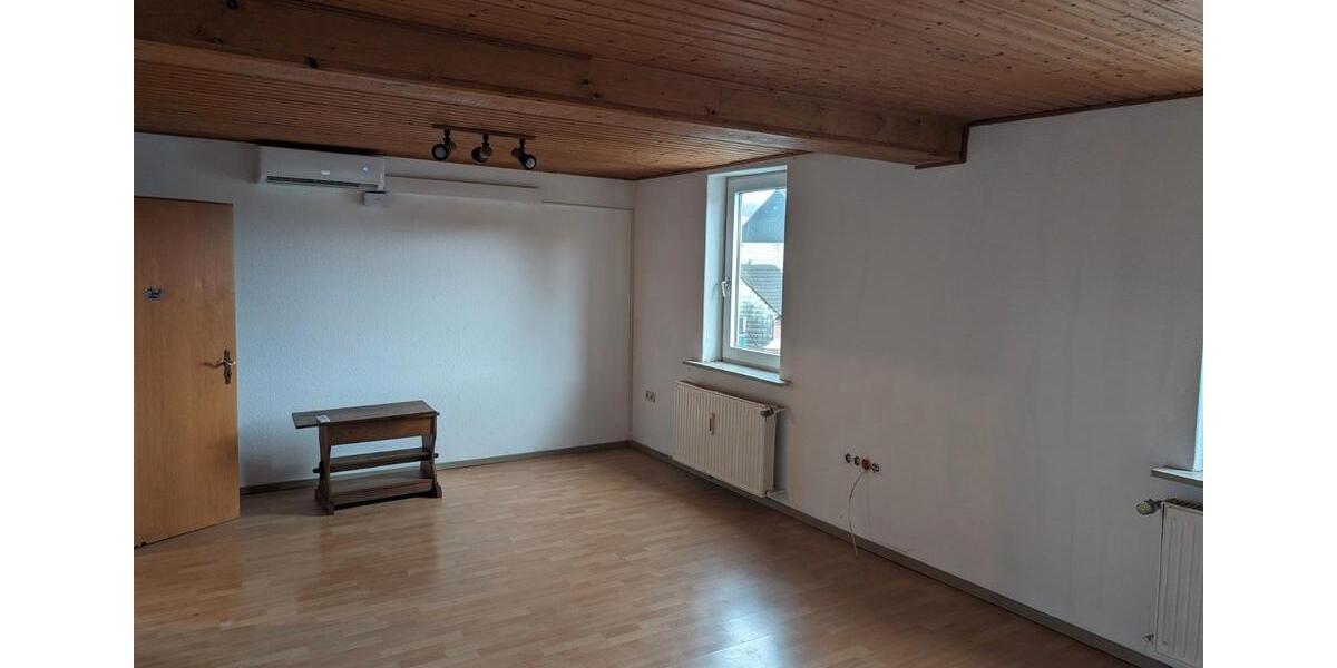 Etagenwohnung Dassel - 3 Zimmer, 85 m&sup2;, 450&euro; | Angebot:26412518
