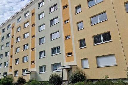 Schicke 5 - Raumwohnung mit Balkon in der Sachsenallee 92 zu vermieten! zimmer