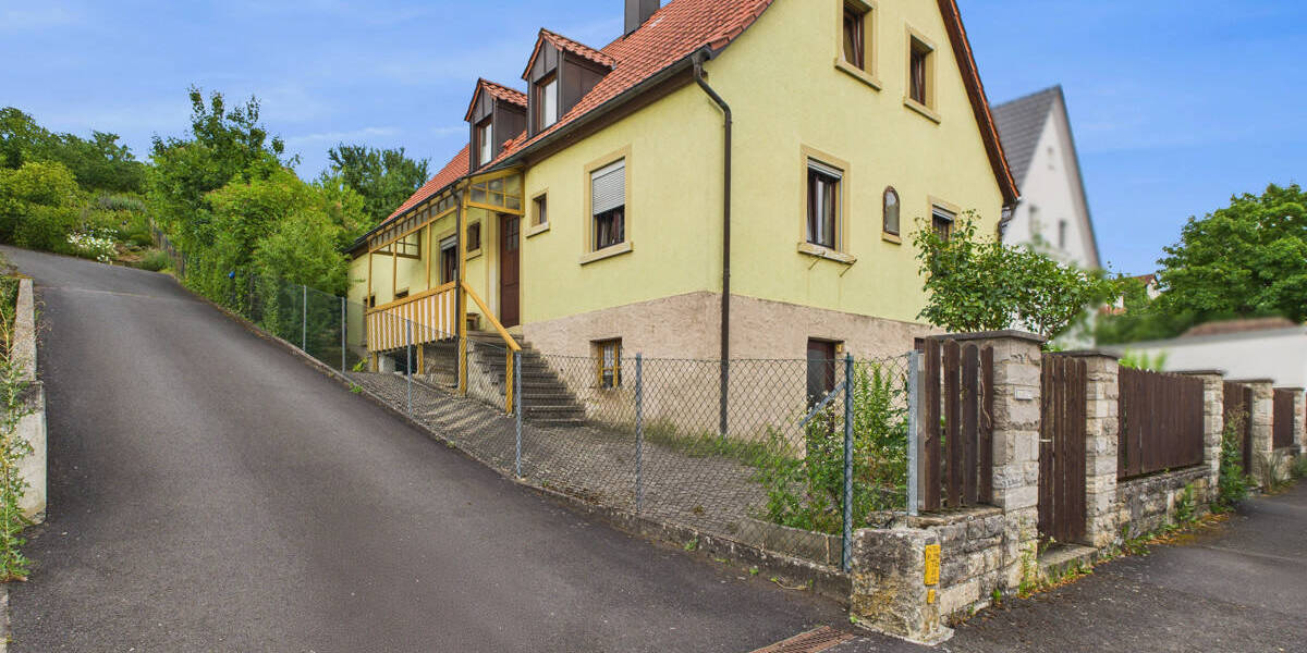 Charmantes Einfamilienhaus mit Scheune und großem Grundstück in Versbach 5 zimmer