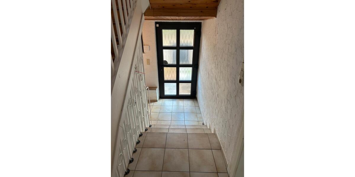 Große Gewerbehalle mit Wohnhaus Doppelhaushälfte Arnstein 5 zimmer