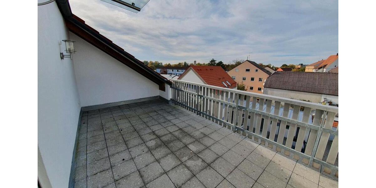 Dachgeschoßwohnung Osterhofen - 4 Zimmer, 111 m&sup2;, 800&euro; | Angebot:24806385