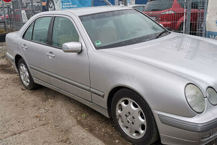 Mercedes E 200