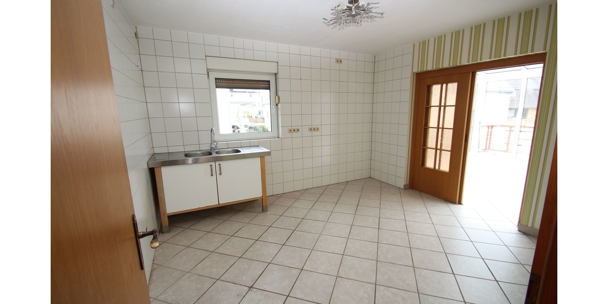 Stilvoll wohnen auf zwei Etagen – Maisonette-Wohnung mit 6 Zimmern, 2 Balkonen und Wintergarten in Hürth-Gleuel! 6 zimmer