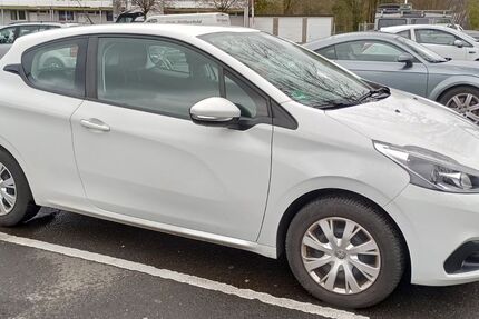 Peugeot 208 96.500 km 5.890 &euro; Bonn 53121