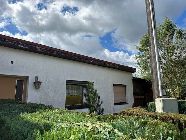 Schöner und massiver Wochenendbungalow in super Lage - Bungalow Pößneck | Angebot:25783545