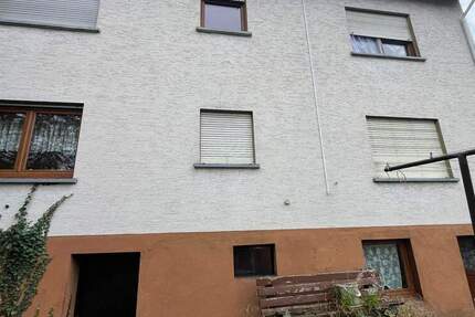 Gut geschnittenes, sanierungsbedürftiges Einfamilienhaus 7 zimmer