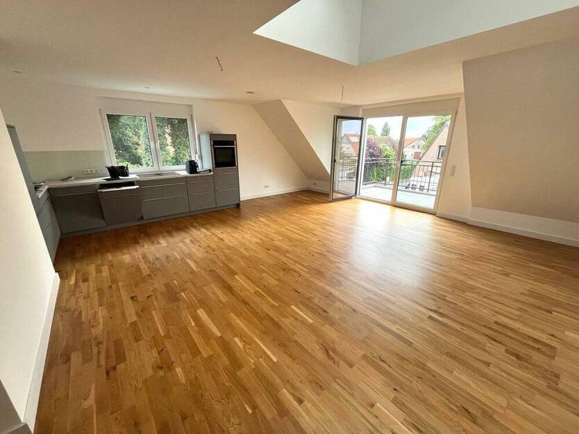 SCHICK und SUPER ZENRAL im ACHIMER BAUERNVIERTEL Hochwertige, schöne 3 Zimmer-Maisonette-Wohnung Baujahr 2022 mit großem Balkon und Garagenplatz