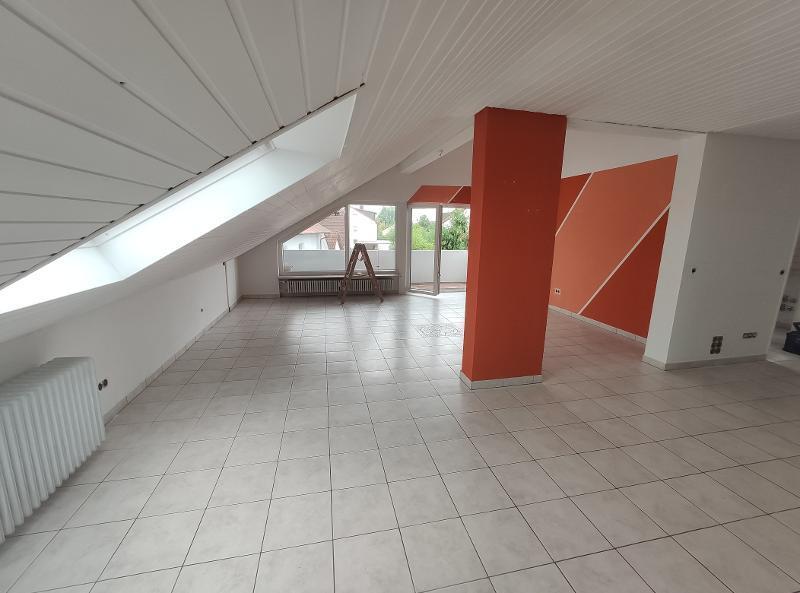 3- Zi. DG Wohnung mit 2 Balkonen und Garage 3 zimmer