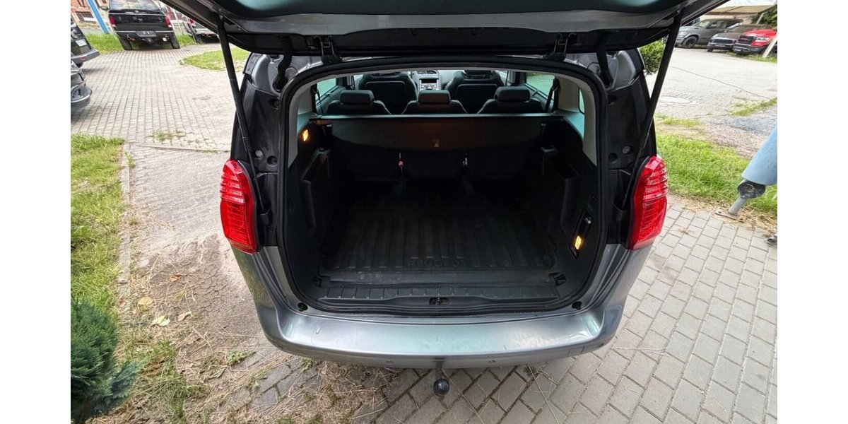 Peugeot 5008 SITZHEIZUNG LEDER AHK 117.000 km 6.499 &euro; Rudolstadt 07407