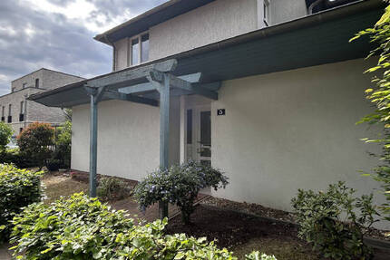 Keine Käuferprovision ! Helle Erdgeschosswohnung mit überdachtem Eingang, Terrasse und Stellplatz 2 zimmer