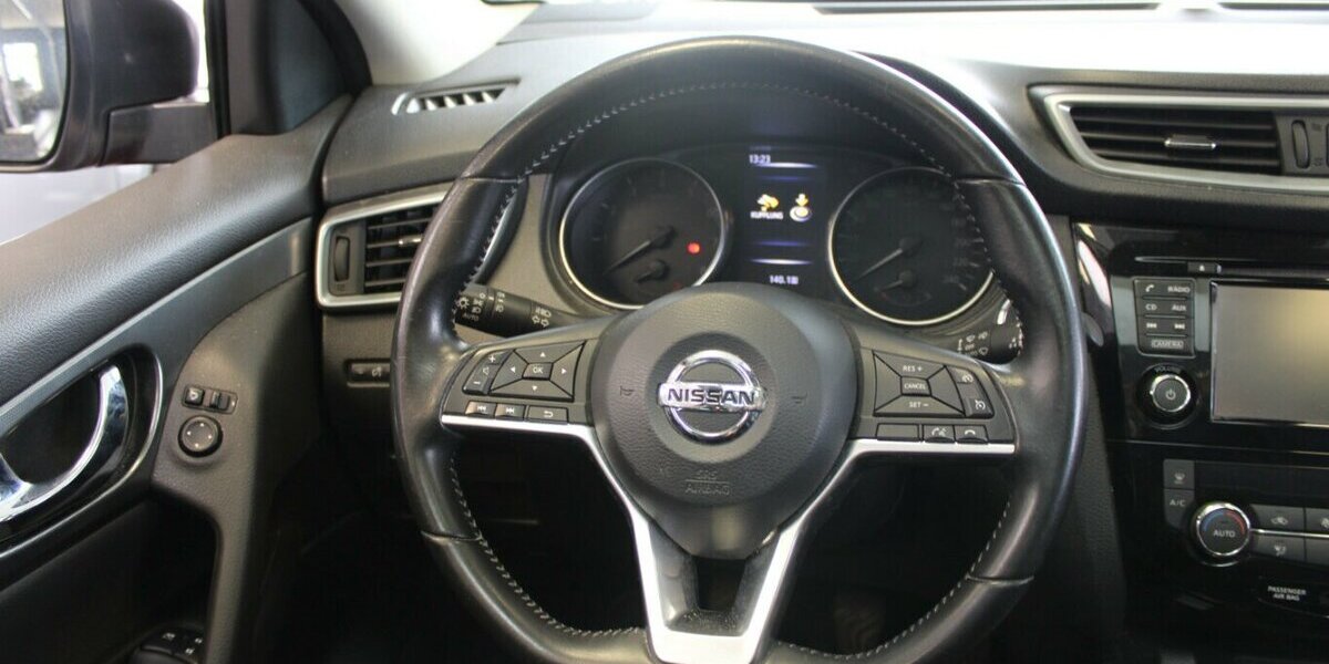 Nissan Qashqai 1.2 DIC-T N-Connecta - Panorama - 99.853 km 11.980 &euro; Euskirchen 53881