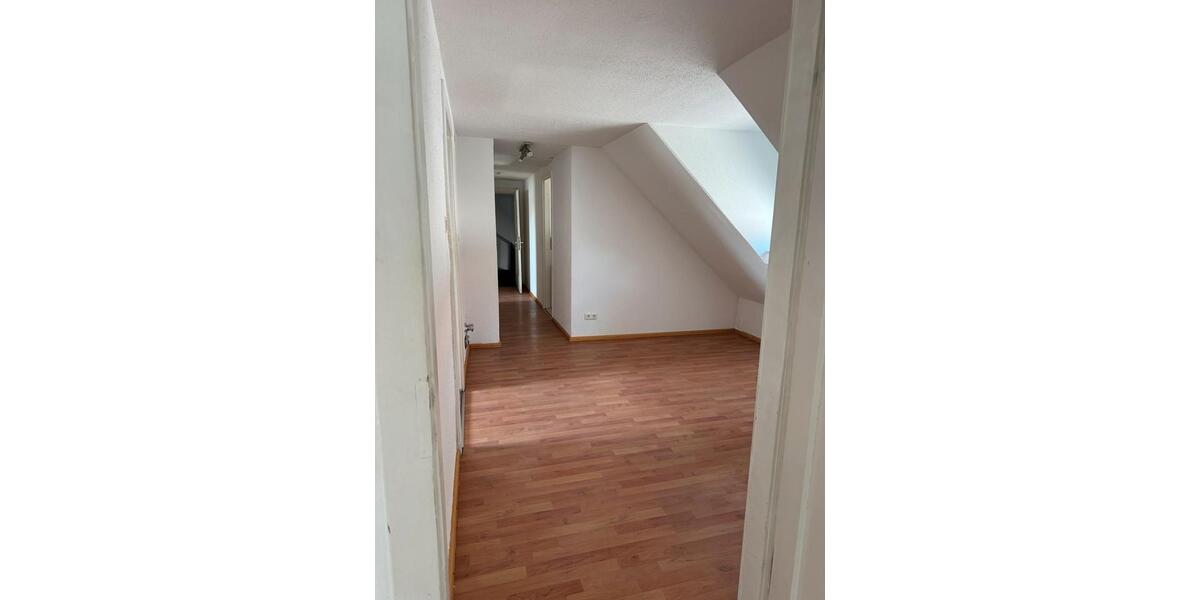 Dachgeschoßwohnung Ergoldsbach Langenhettenbach - 3 Zimmer, 85 m&sup2;, 1.100&euro; | Angebot:26212500