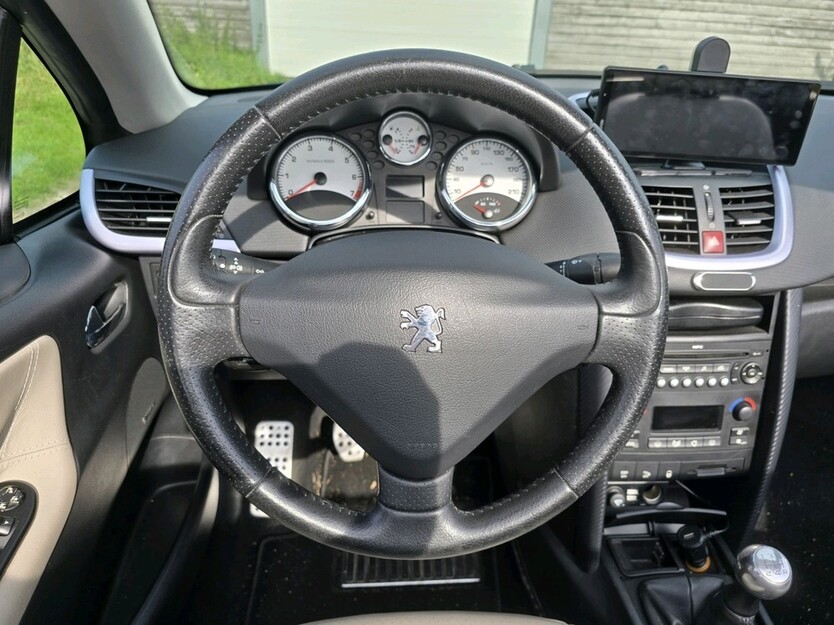 Peugeot 207 CC 92.000 km 4.200 € Bielefeld 33602