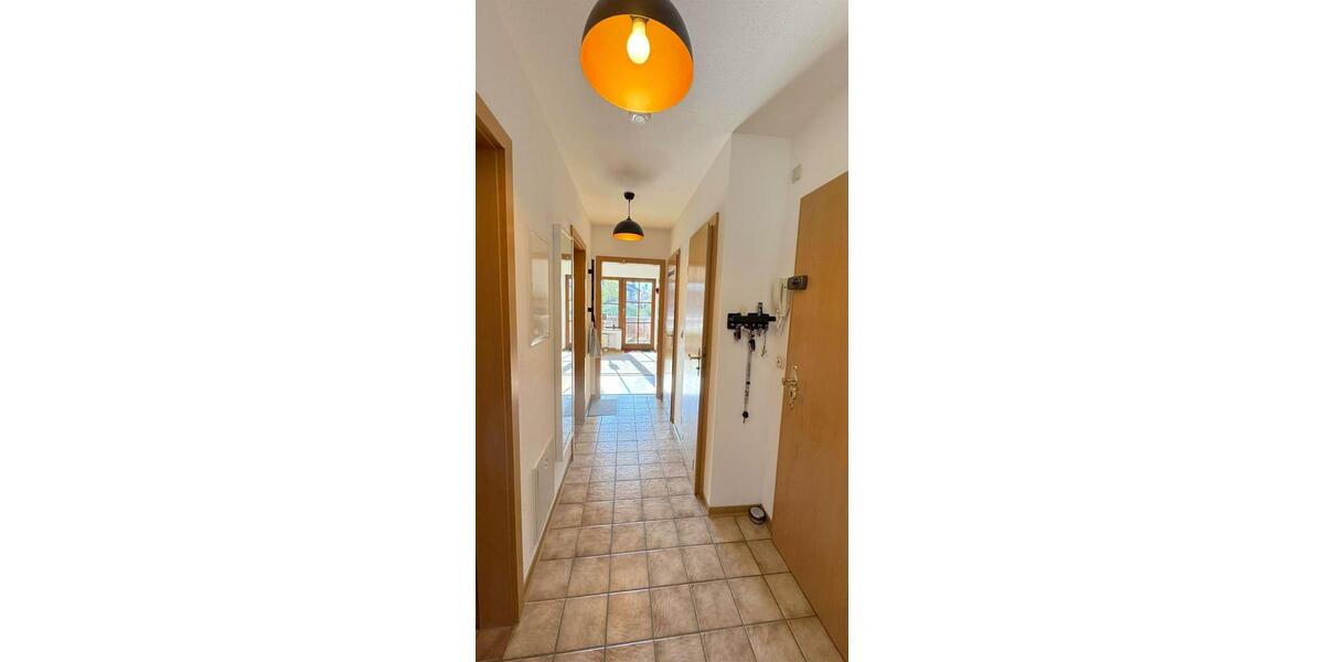 2-Zimmer-Eck-Balkon-Wohnung ca. 60 m², 1. OG, Bad + Gäste-WC, Keller, Stellplatz am Hof 2 zimmer