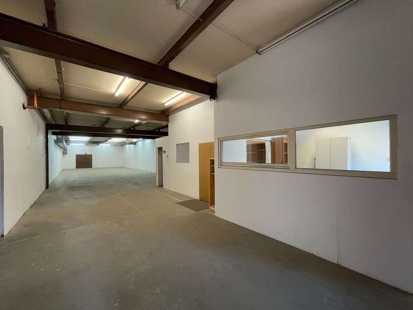 Halle in Lübeck 1.298,50 € 265 m² zimmer