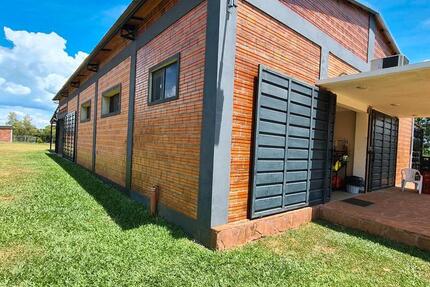 Kolonie Neufeld – Paraguay | Zweckgebäude zum Wohnen und Arbeiten zimmer