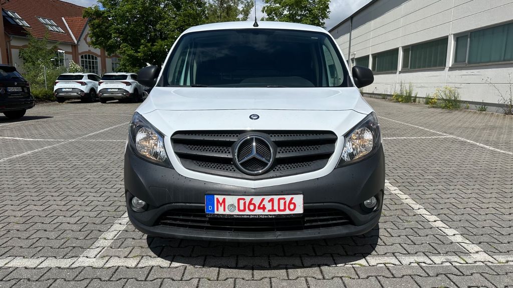 Mercedes-Benz Citan 155.000 km 5.900 &euro; München 81673