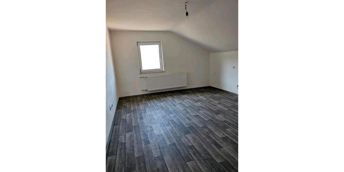 Einfamilienhaus Cham - 8 Zimmer, 120 m&sup2;, 1.200&euro; | Angebot:25389369