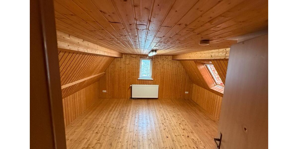Dachgeschoßwohnung Herrenberg - 5 Zimmer, 105 m&sup2;, 1.350&euro; | Angebot:26385544