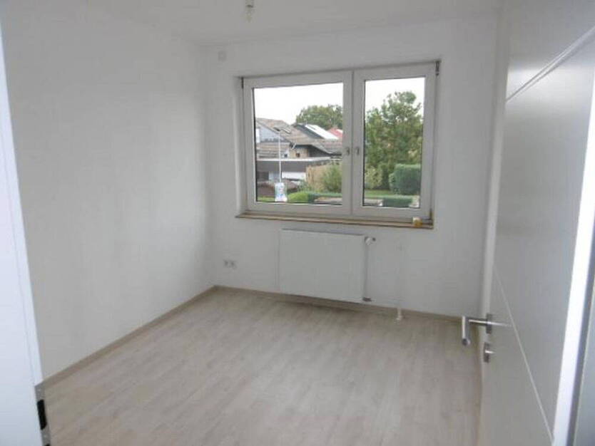 Familienfreundliches umfangfreich modernisiertes REH in guter Lage