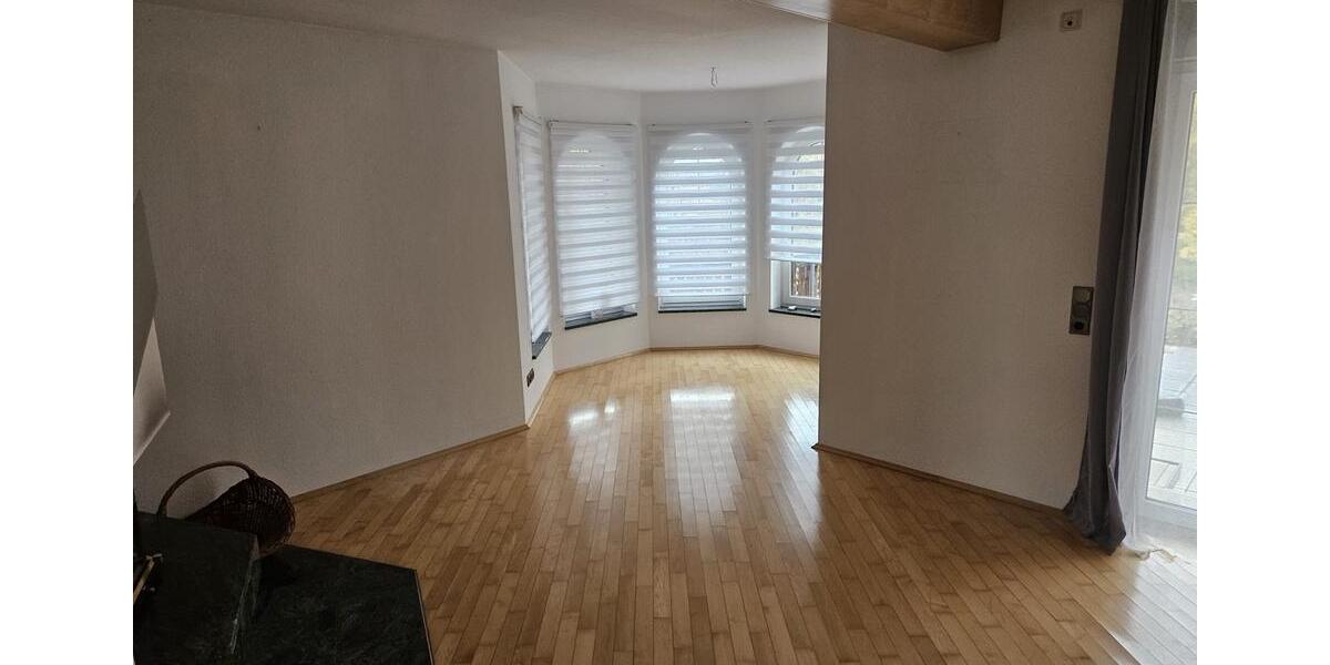 Einfamilienhaus Seifhennersdorf - 6 Zimmer, 215 m&sup2;, 1.600&euro; | Angebot:24668970